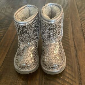 Toddler girl silver heart uggs!